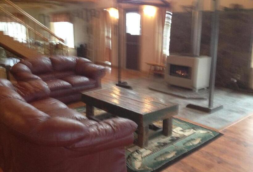 فندق صغير Duck Lake Lodge