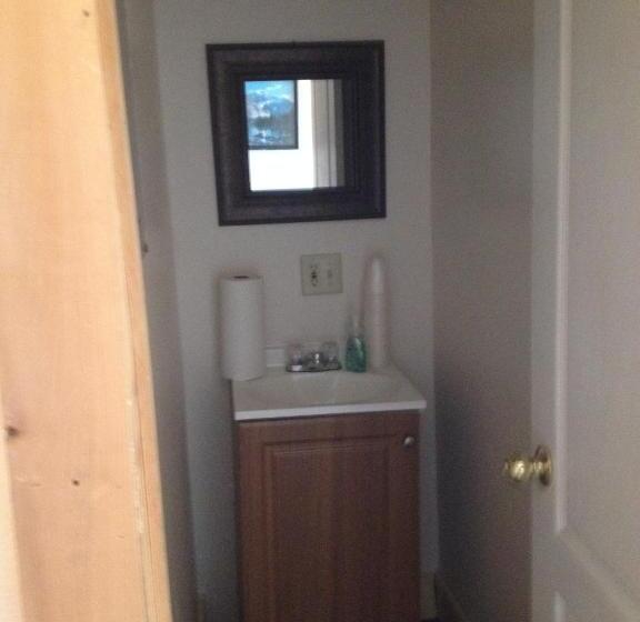 فندق صغير Duck Lake Lodge