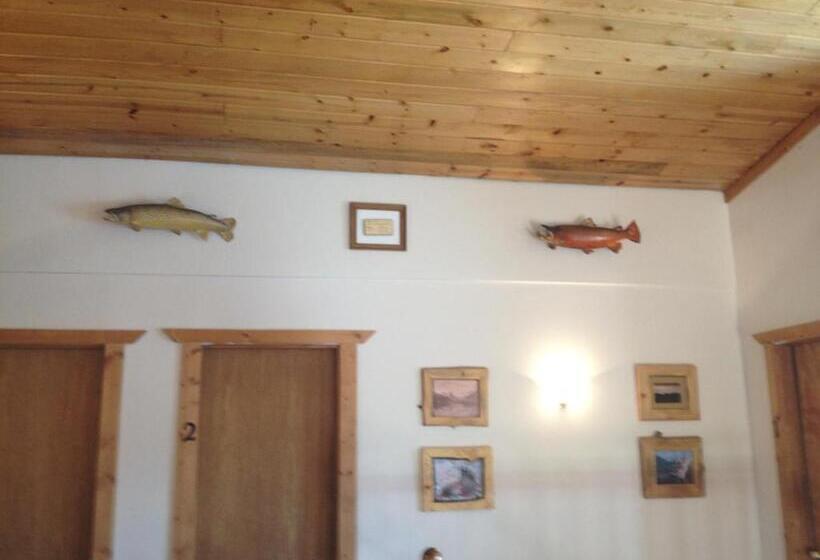 فندق صغير Duck Lake Lodge