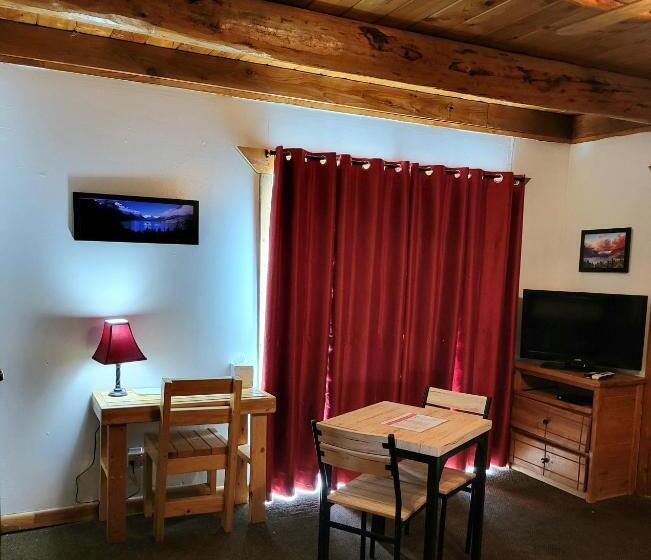 فندق صغير Duck Lake Lodge