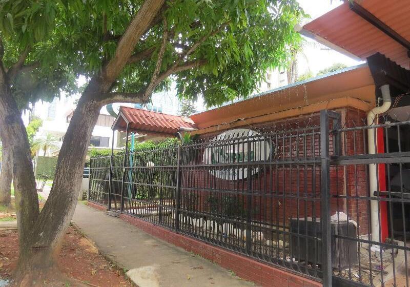 فندق صغير Hostal Cocos Inn