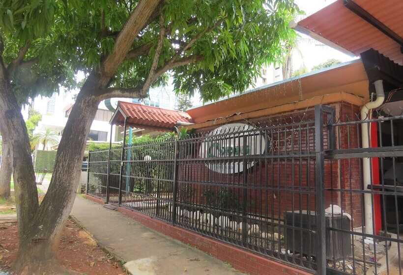 فندق صغير Hostal Cocos Inn