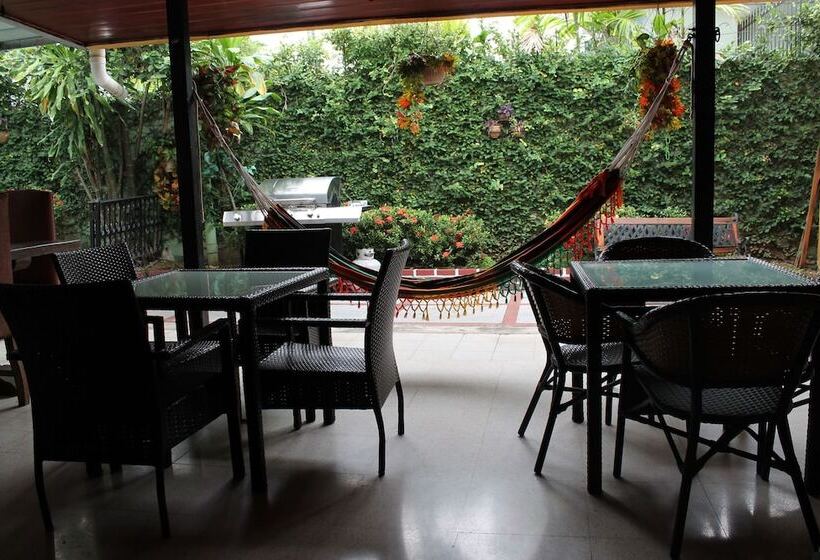 فندق صغير Hostal Cocos Inn