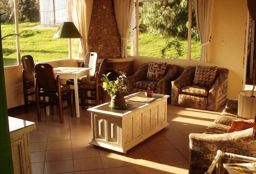 هاستل Miravalle Suites