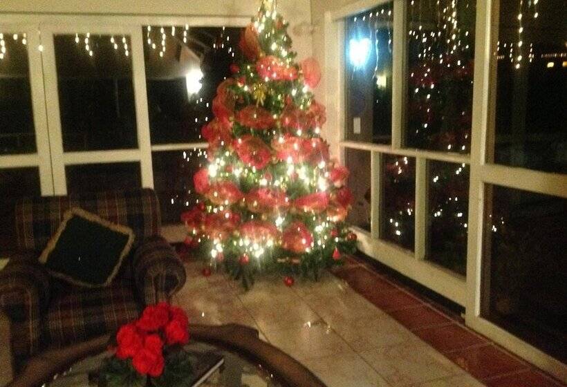 هاستل Miravalle Suites