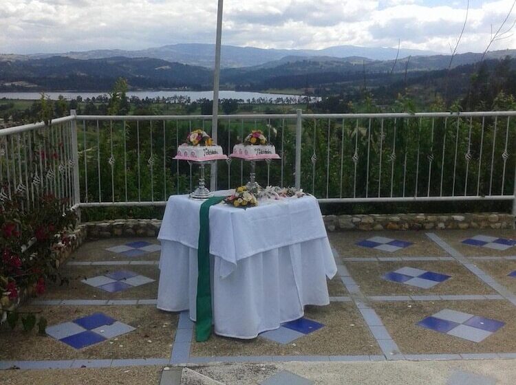 هاستل Miravalle Suites