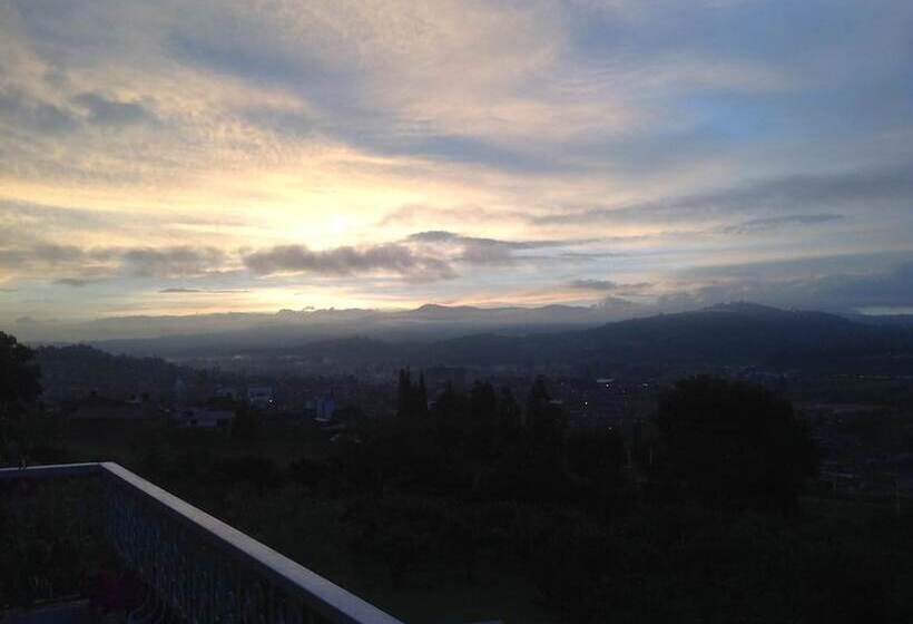 Общежитие Miravalle Suites