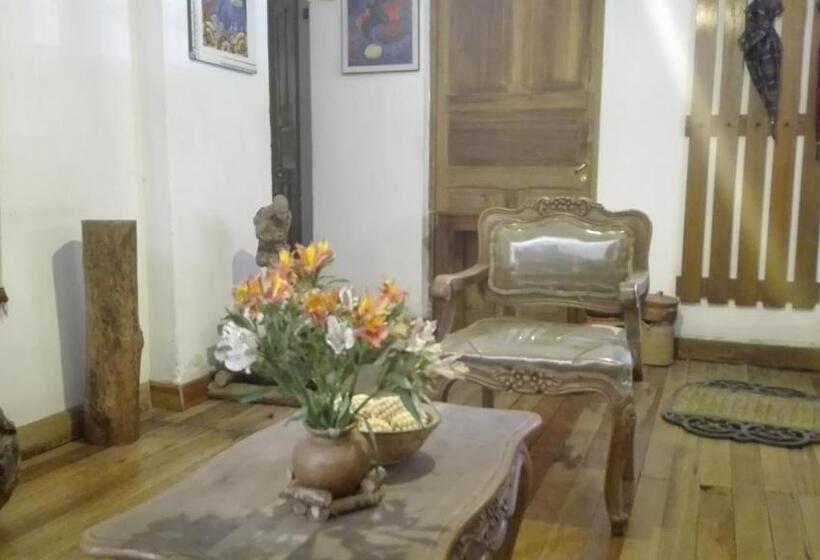 هاستل Posada Junco Y Capuli