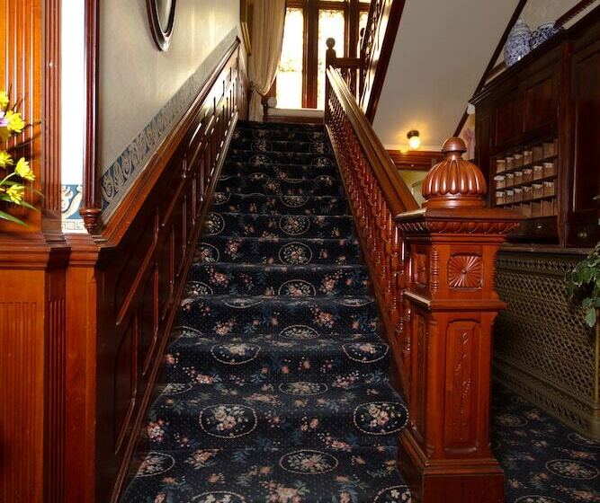 فندق صغير Victoria's Historic Inn