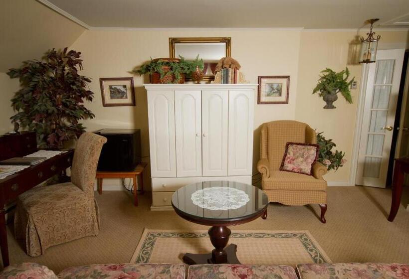 הוסטל Victoria's Historic Inn