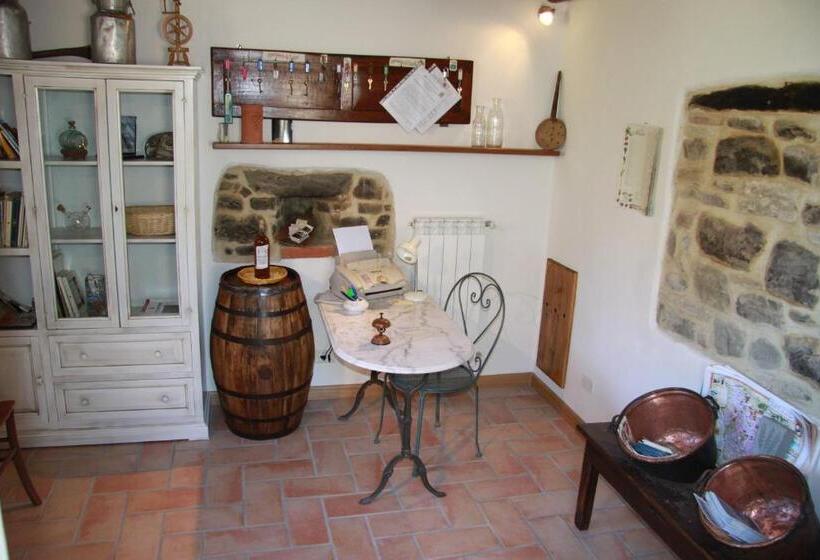 Отель Agriturismo Podere Fiume