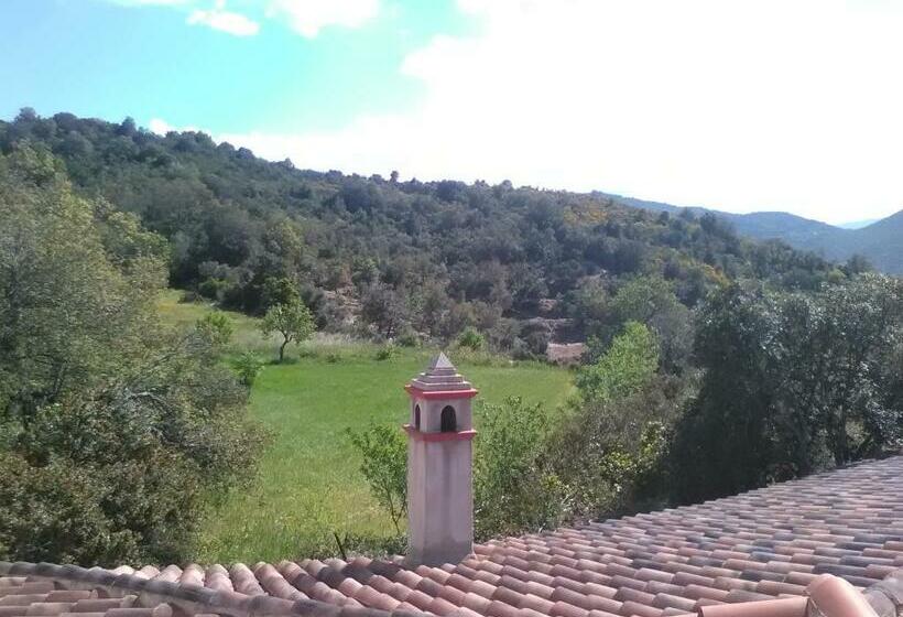 בית מלון כפרי Camisadu