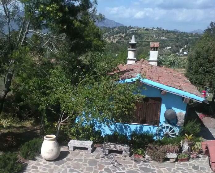 בית מלון כפרי Camisadu