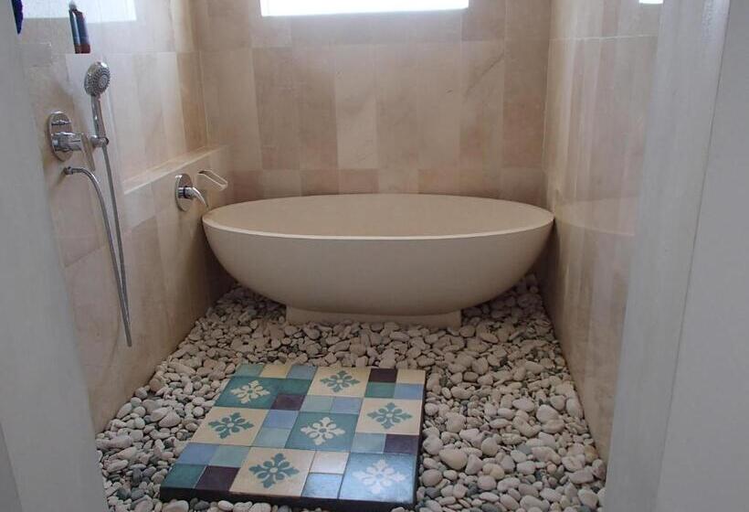 פנסיון Aquaterrace Amed