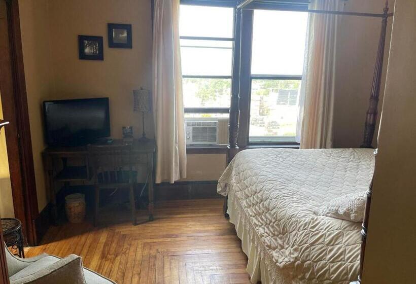 膳宿费 Awakenings Inn