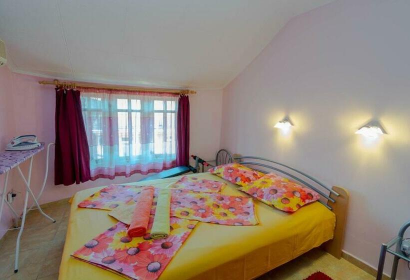 פנסיון Fener Guest House
