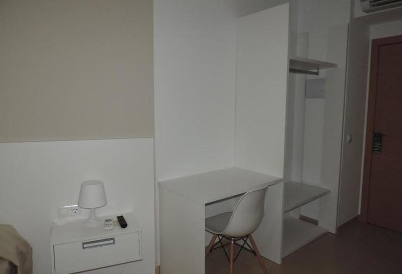 פנסיון Hostal La Placeta