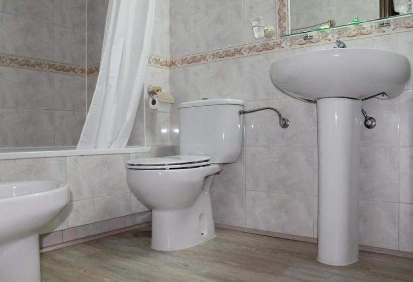 بنسيون Hostal San Roque