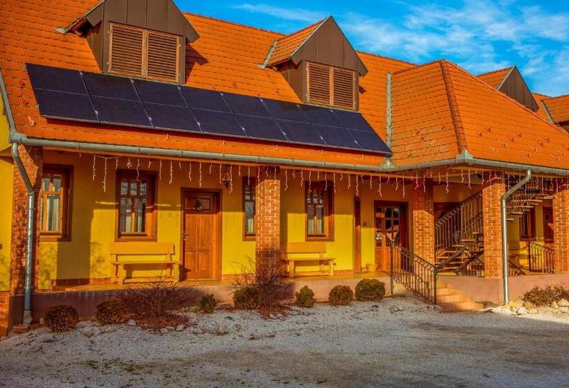 펜션 Nosztalgia Vendégház