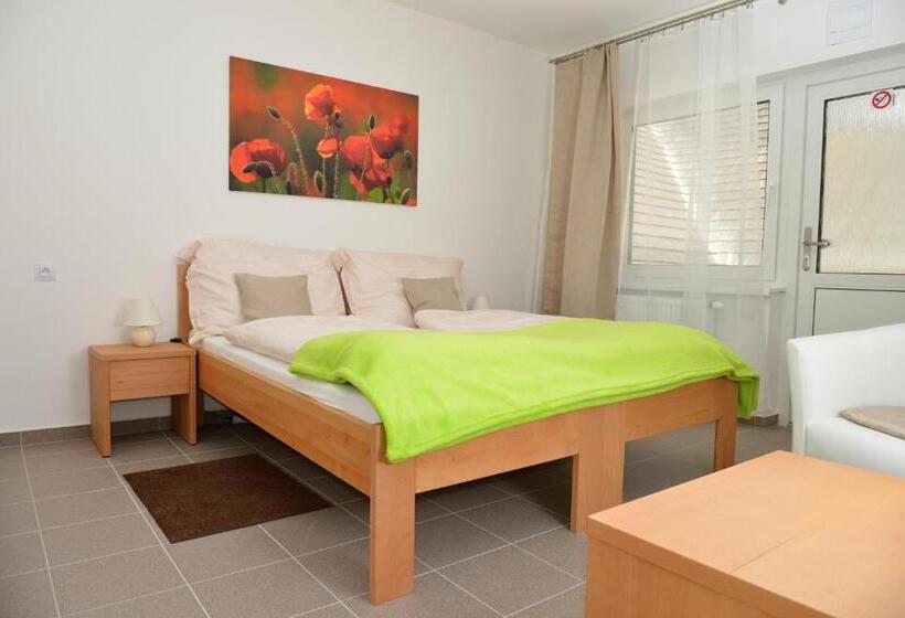 膳宿费 Penzion A Restaurace Pintovka