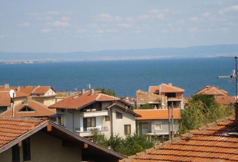 بنسيون The Sunny Home Guesthouse