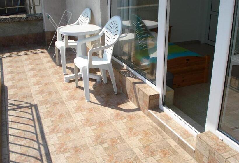 بنسيون The Sunny Home Guesthouse