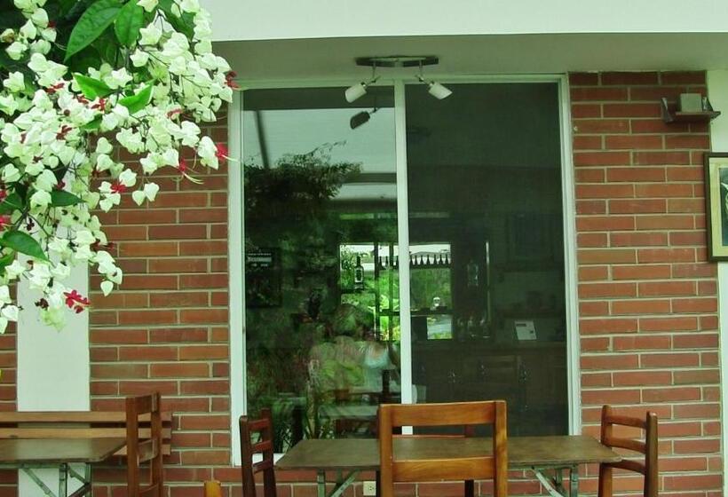 호스텔 Mindo Real