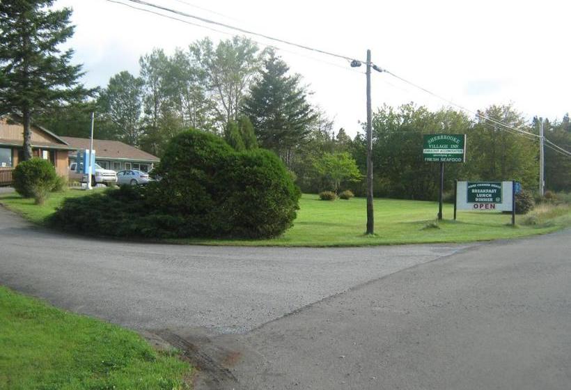 فندق صغير Sherbrooke Village Inn