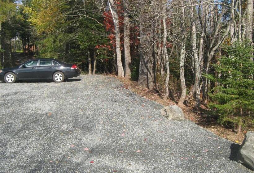 فندق صغير Sherbrooke Village Inn