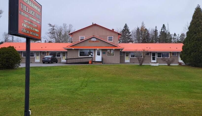 فندق صغير Sherbrooke Village Inn