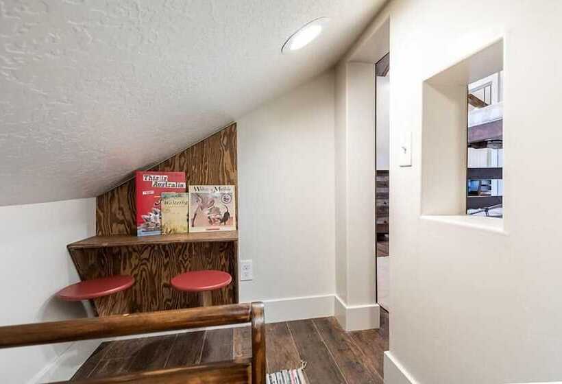 Aspenwood Manor South