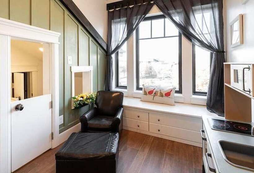 Aspenwood Manor South