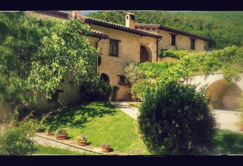 Отель Agriturismo Il Casale Degli Amici