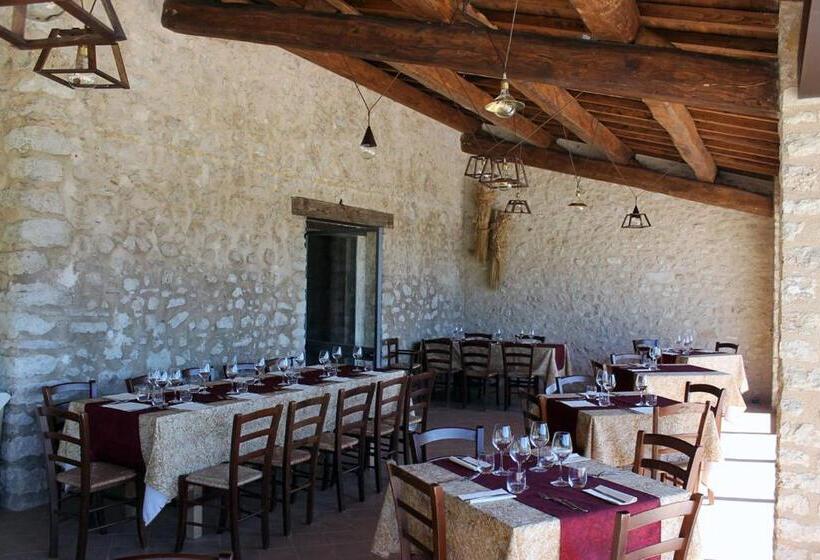 Отель Agriturismo Il Casale Degli Amici