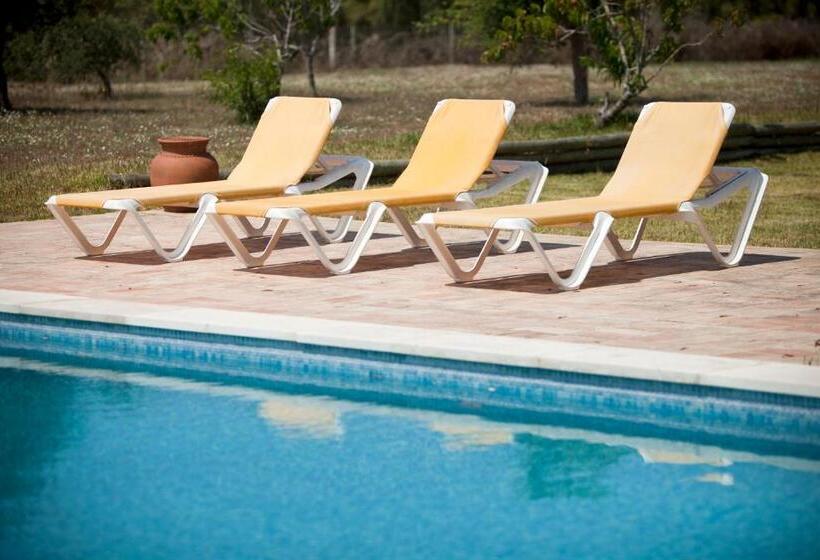 هتل Monte Dos Parvos