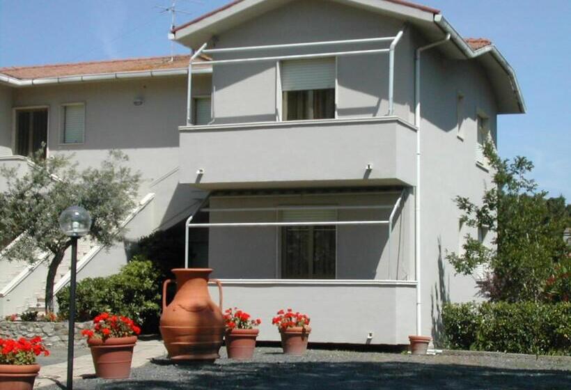 פנסיון Affittacamere Floramare