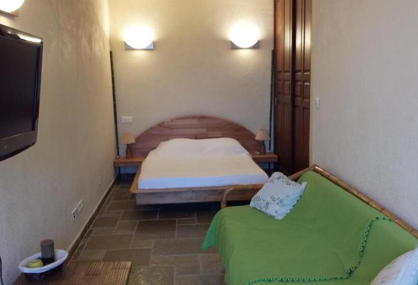 פנסיון Castelia