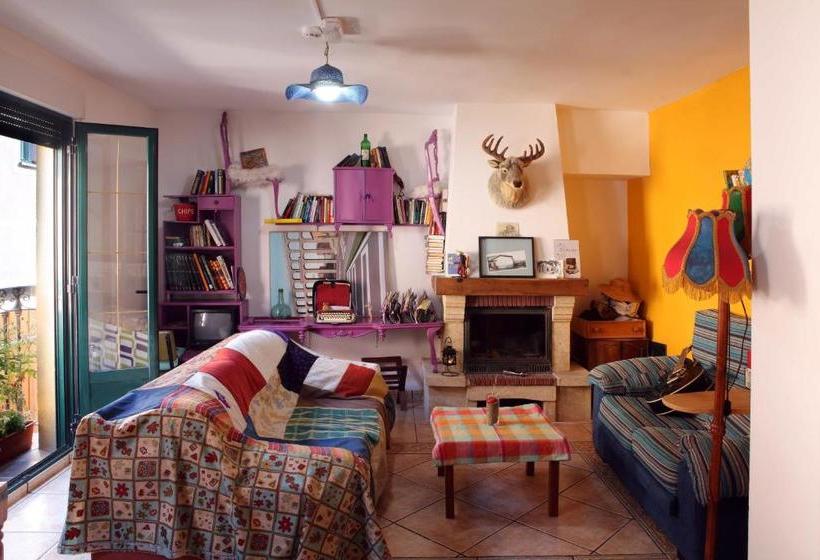 پانسیون Duermevela Hostel