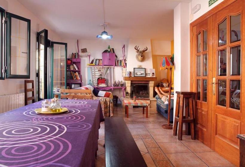 پانسیون Duermevela Hostel