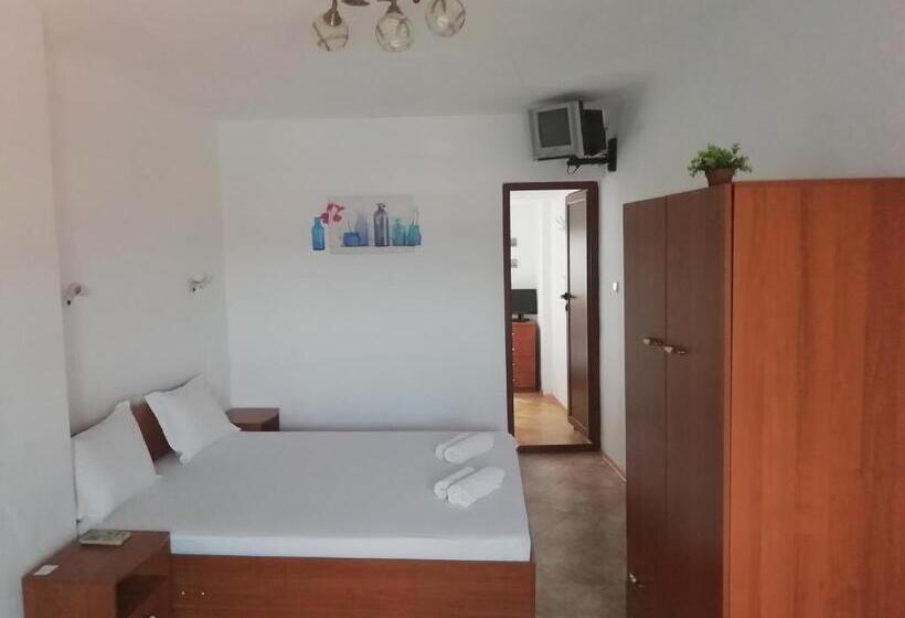 Пансион Guest House Kera