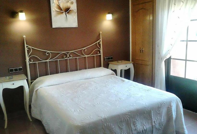 بنسيون Hostal Restaurante Solaire