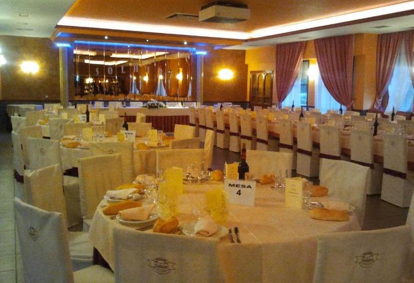بنسيون Hostal Restaurante Solaire