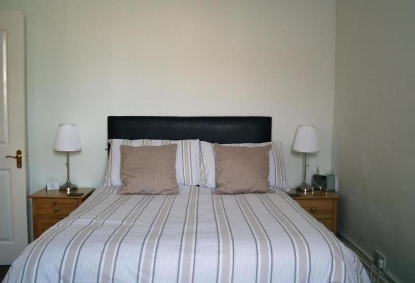 פנסיון Kenilworth Guest House