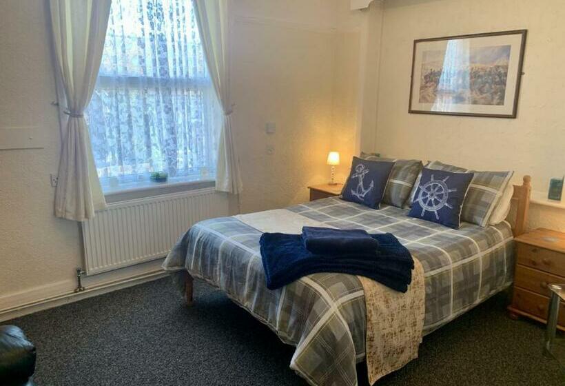 بنسيون Knighton Lodge