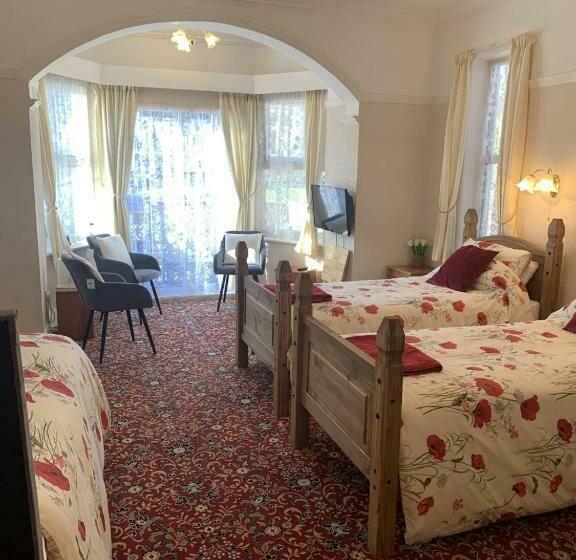 بنسيون Knighton Lodge