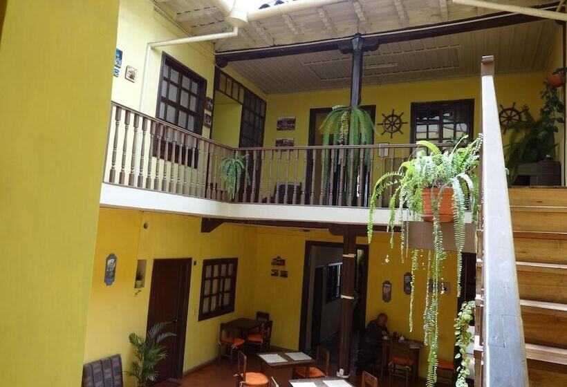 ペンション La Querencia