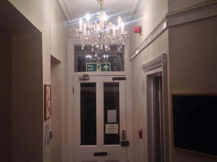 פנסיון Malvern Lodge Guest House  Close To Beach, Train Station & Southend Airport