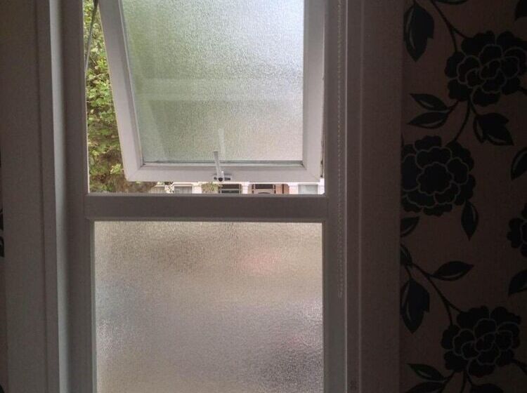 פנסיון Malvern Lodge Guest House  Close To Beach, Train Station & Southend Airport