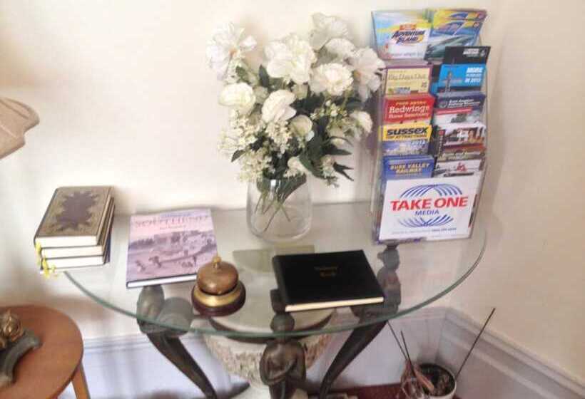 פנסיון Malvern Lodge Guest House  Close To Beach, Train Station & Southend Airport