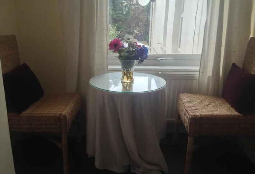 פנסיון Malvern Lodge Guest House  Close To Beach, Train Station & Southend Airport